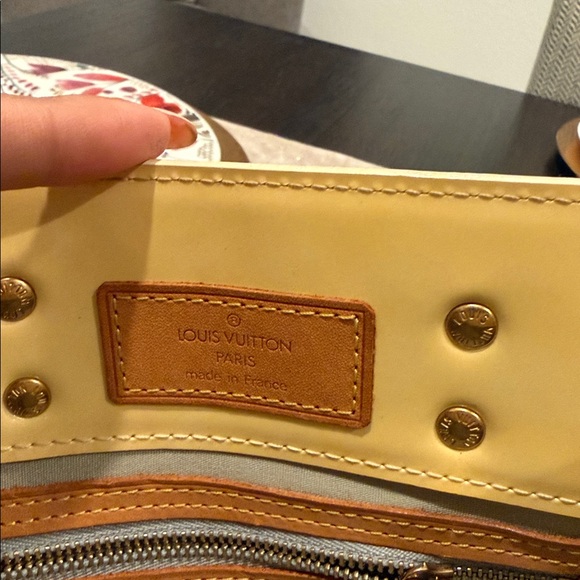 Louis Vuitton Monogram Vernis Reade PM - Picture 15 of 16